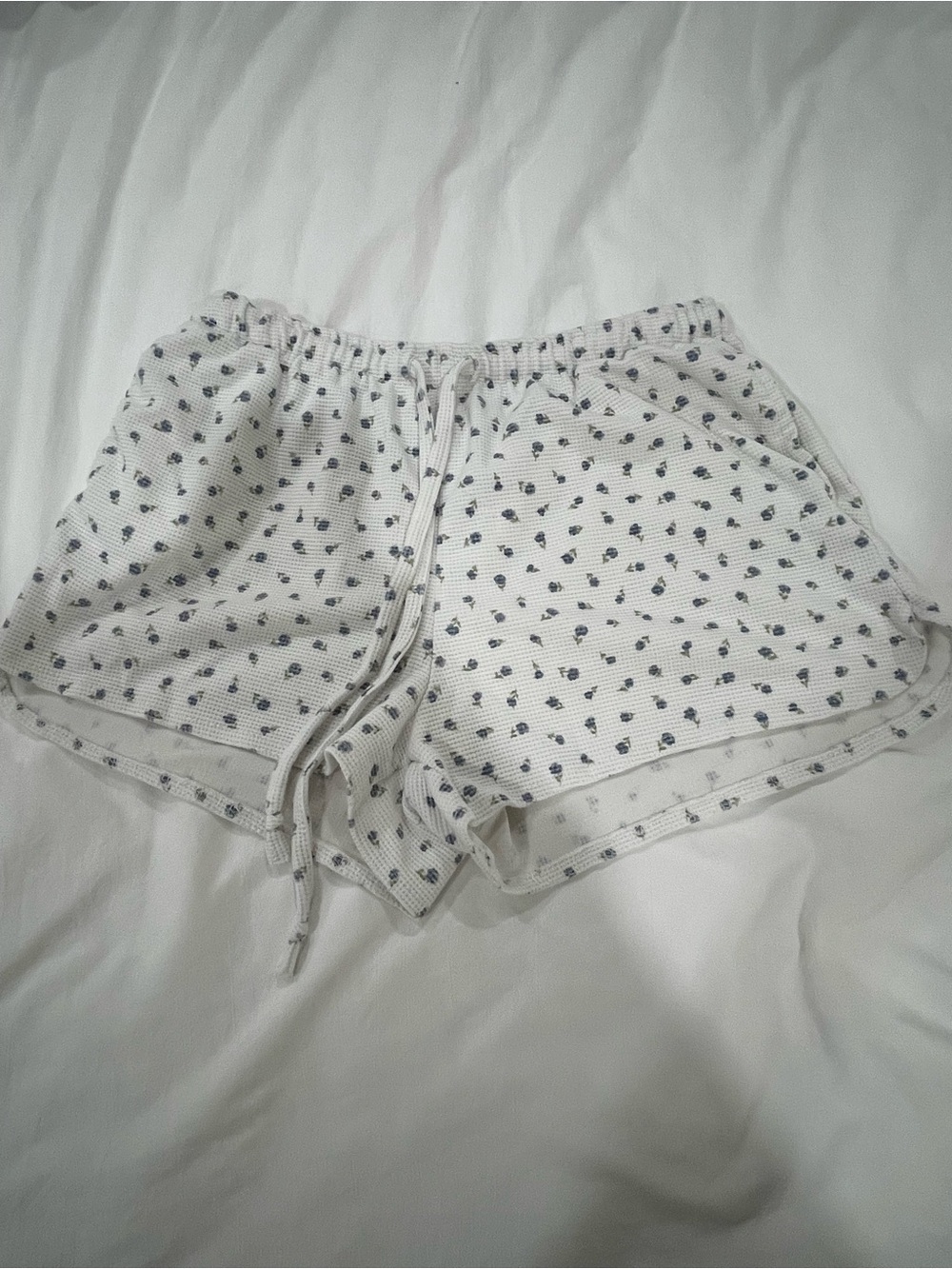Reverse White Waffle Knit Lounge Shorts with Small Navy Heart Detail